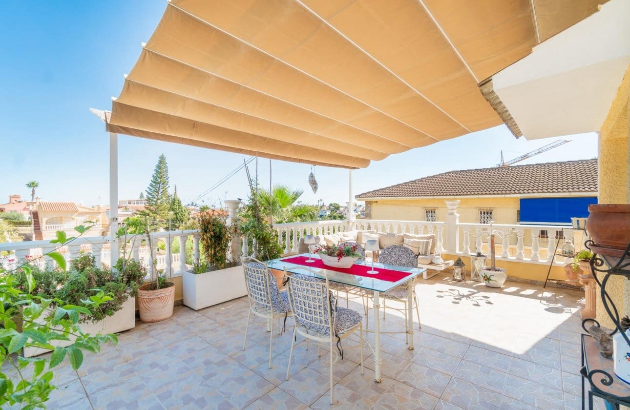 4 sypialnia Willa na sprzedaż w Los Balcones z basenem garażem - 369 000 € (Ref: 10129332)