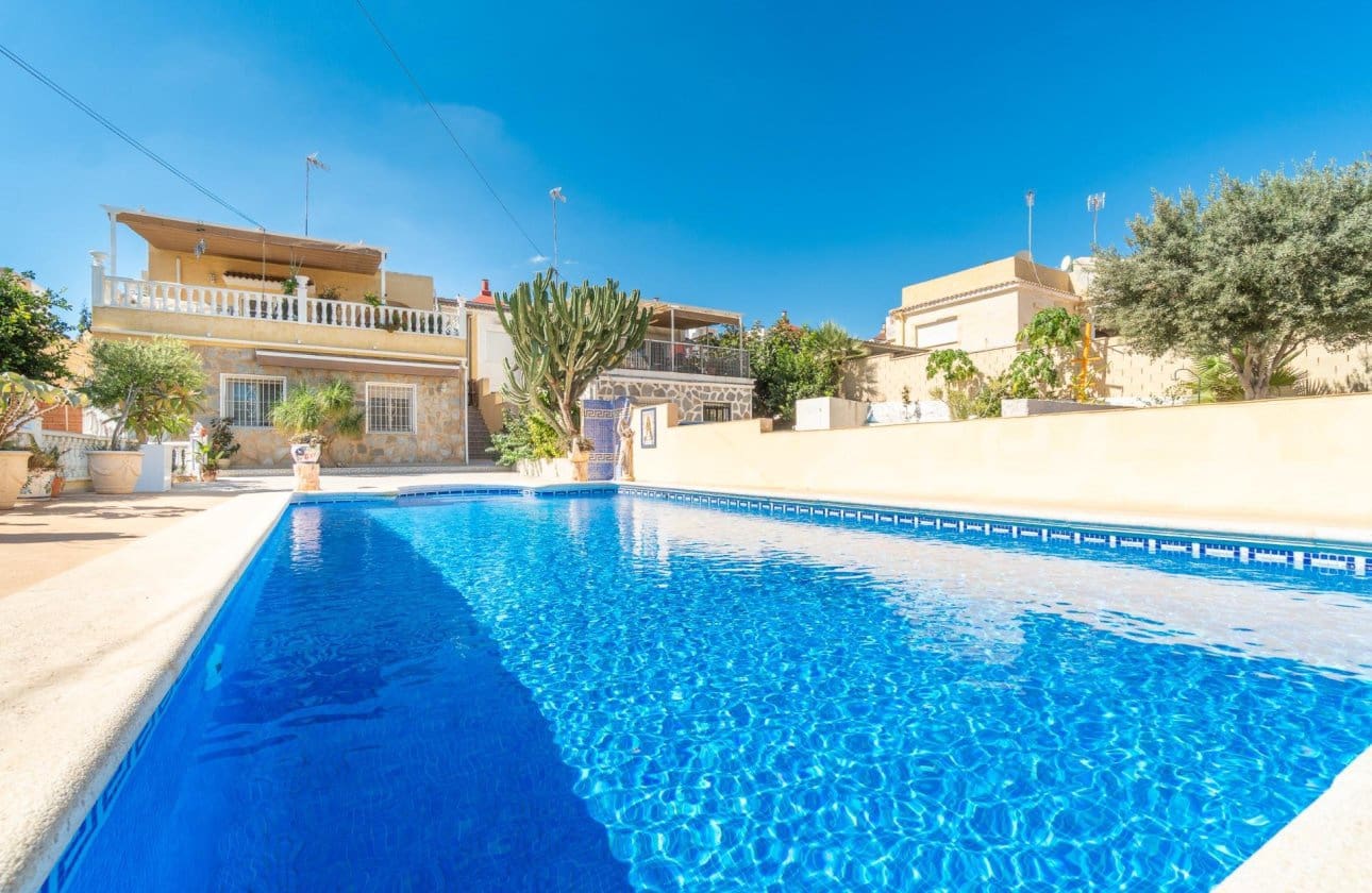 4 sypialnia Willa na sprzedaż w Los Balcones z basenem garażem - 369 000 € (Ref: 10129332)
