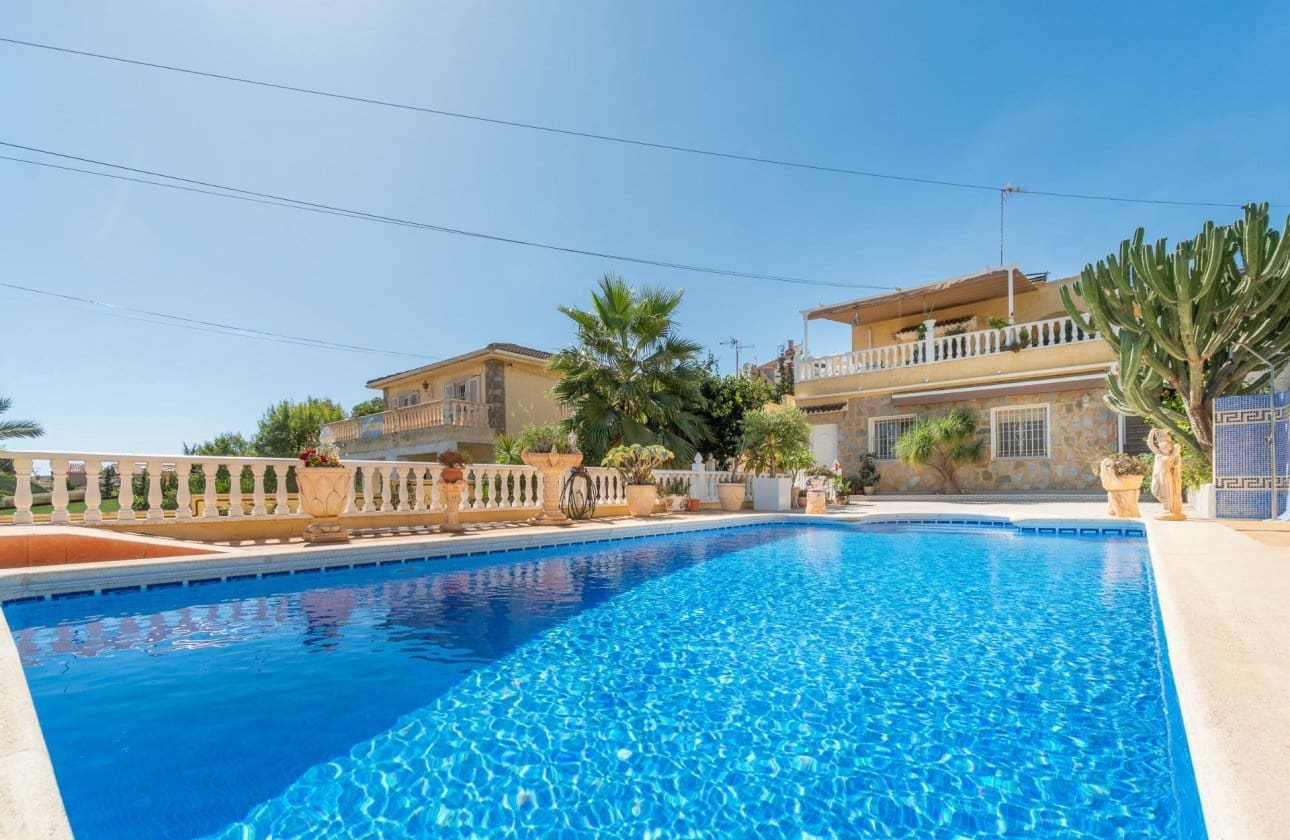 4 sypialnia Willa na sprzedaż w Los Balcones z basenem garażem - 369 000 € (Ref: 10129332)