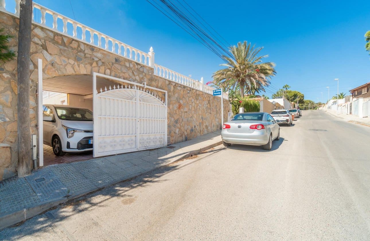 4 sypialnia Willa na sprzedaż w Los Balcones z basenem garażem - 369 000 € (Ref: 10129332)