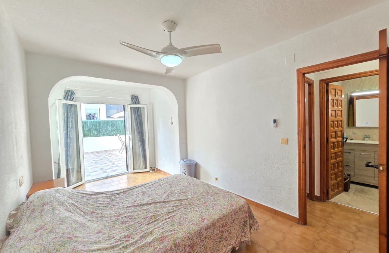 Casa de 2 habitaciones en Orihuela Costa en venta con piscina - 210.000 € (Ref: 10129334)
