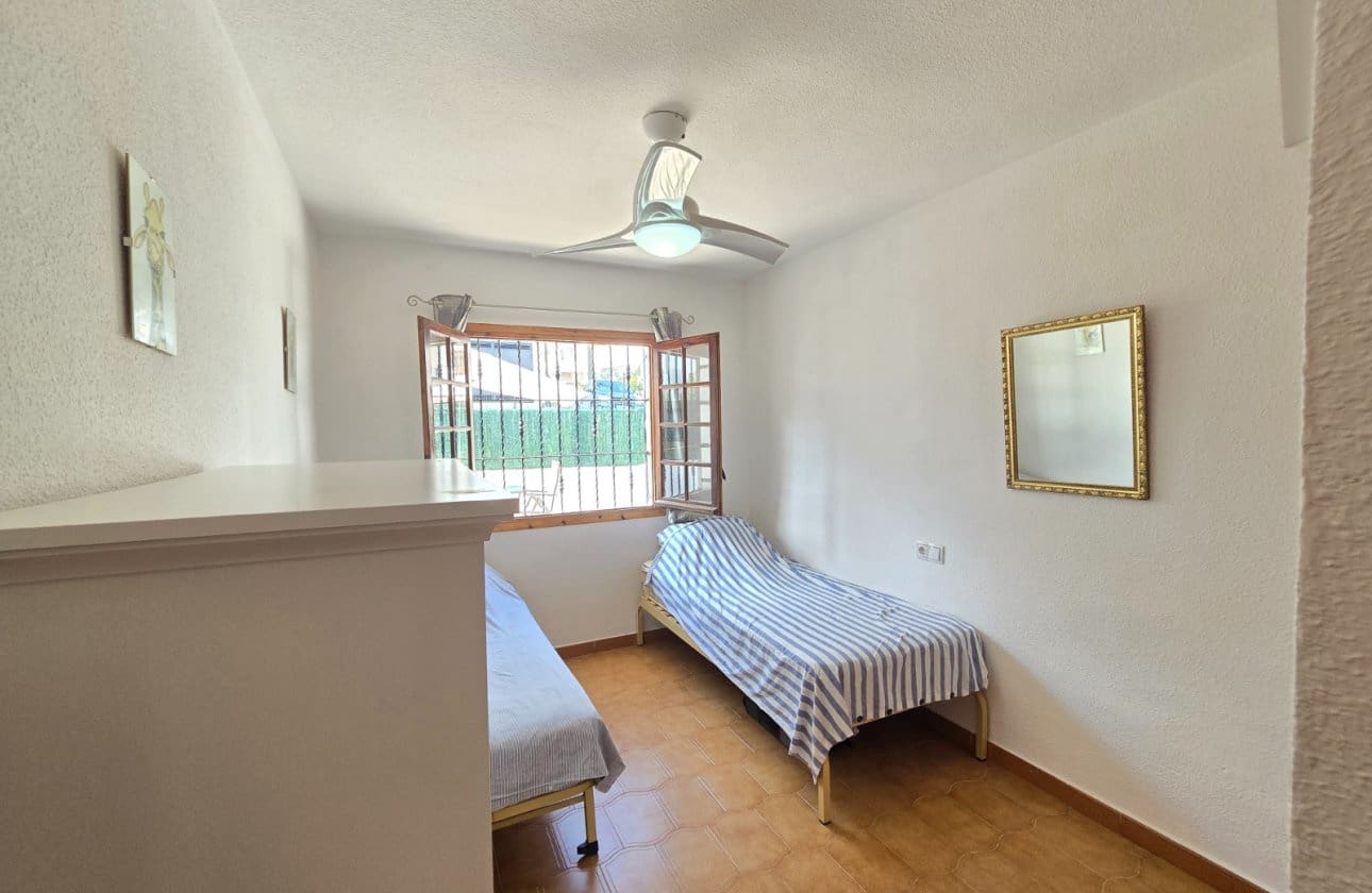 Casa de 2 habitaciones en Orihuela Costa en venta con piscina - 210.000 € (Ref: 10129334)