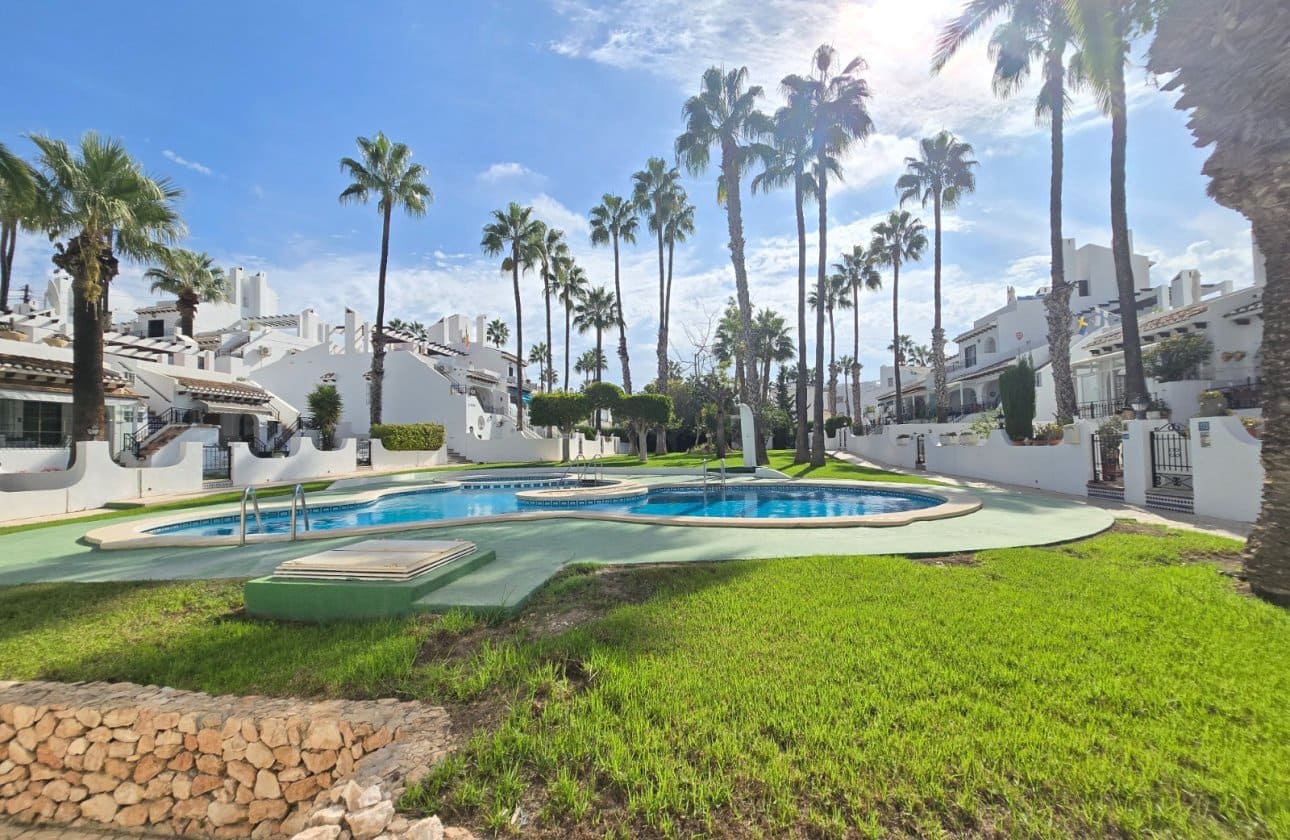 Casa de 2 habitaciones en Orihuela Costa en venta con piscina - 210.000 € (Ref: 10129334)