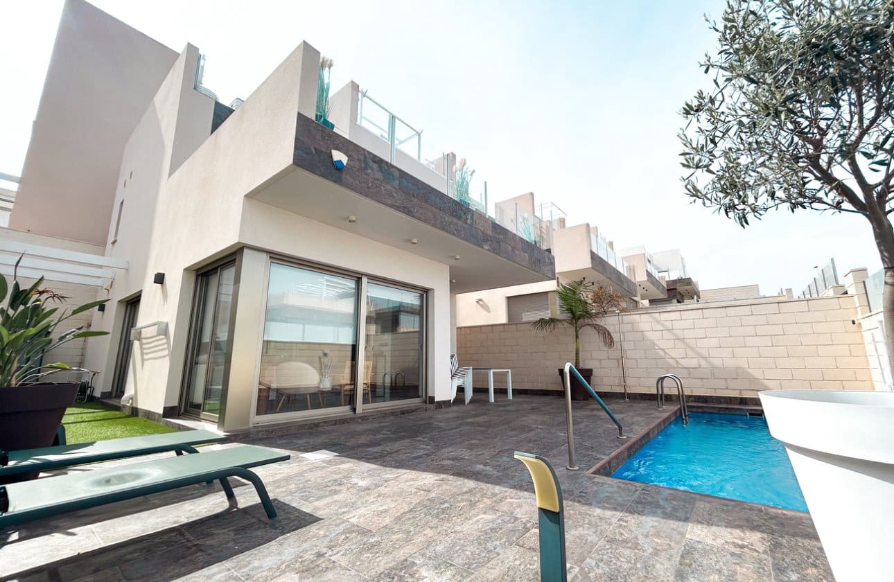 3 chambre Villa/Maison à vendre à Villamartin avec piscine - 379 995 € (Ref: 10135771)