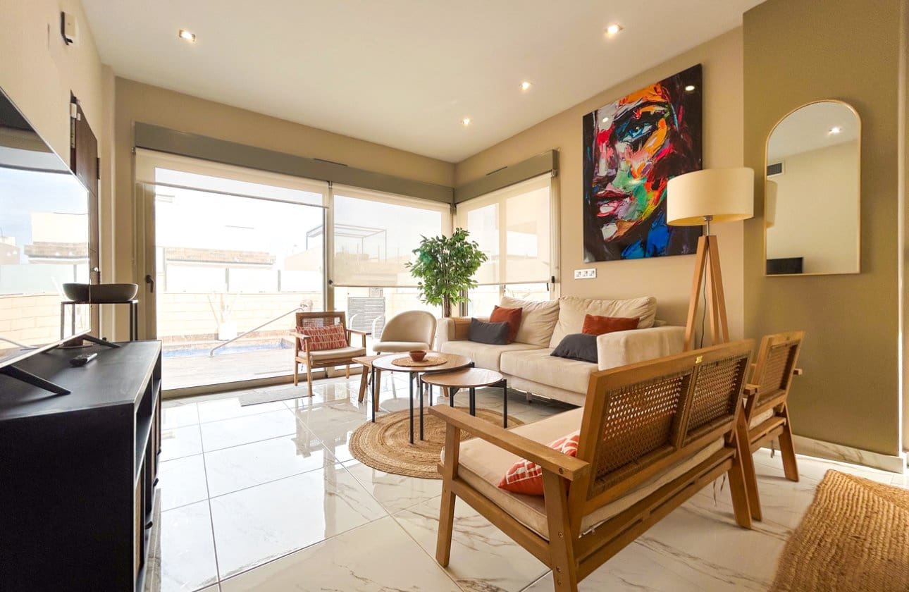 3 chambre Villa/Maison à vendre à Villamartin avec piscine - 379 995 € (Ref: 10135771)