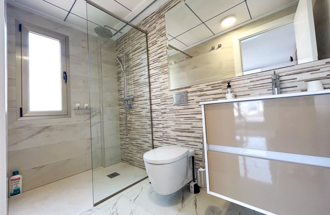 3 chambre Villa/Maison à vendre à Villamartin avec piscine - 379 995 € (Ref: 10135771)