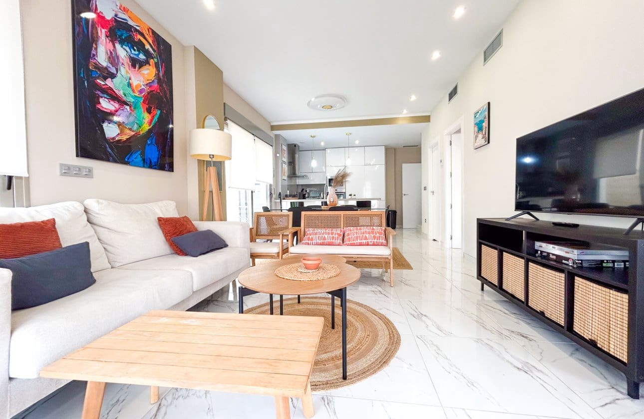 3 chambre Villa/Maison à vendre à Villamartin avec piscine - 379 995 € (Ref: 10135771)