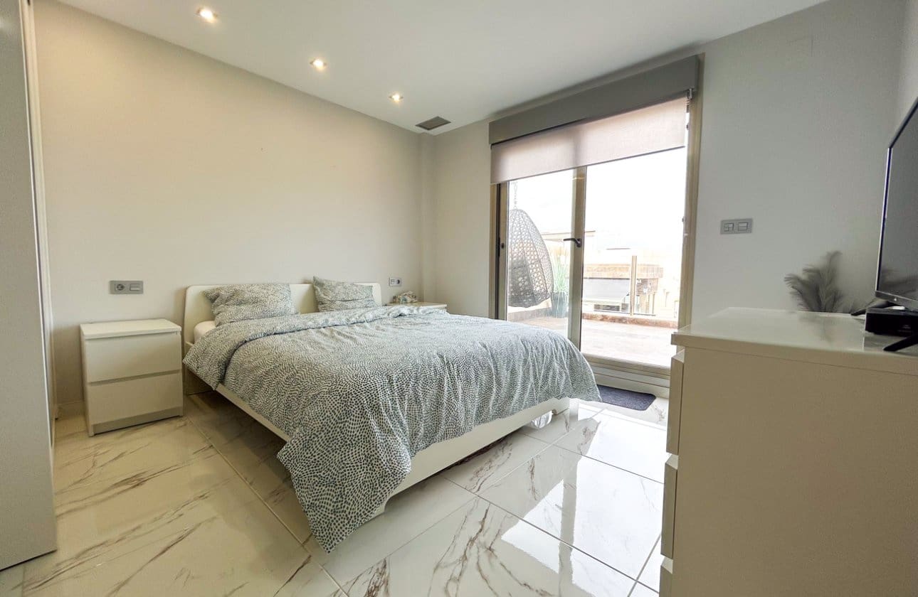 3 chambre Villa/Maison à vendre à Villamartin avec piscine - 379 995 € (Ref: 10135771)