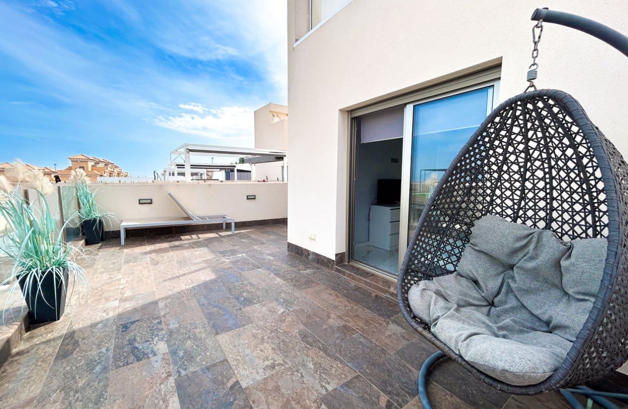 3 chambre Villa/Maison à vendre à Villamartin avec piscine - 379 995 € (Ref: 10135771)
