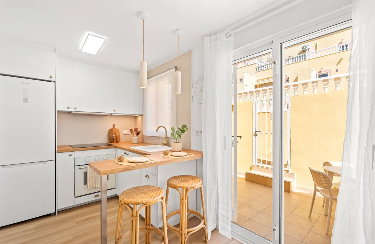 2 soveværelse Byhus til salg i Filipinas med swimmingpool garage - € 229.800 (Ref: 10142657)