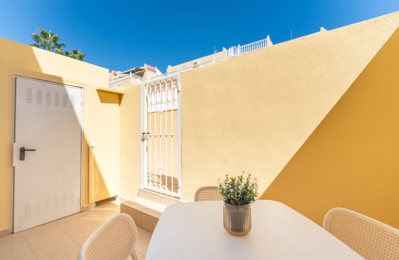 2 soveværelse Byhus til salg i Filipinas med swimmingpool garage - € 229.800 (Ref: 10142657)