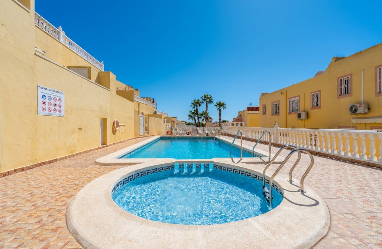 2 soveværelse Byhus til salg i Filipinas med swimmingpool garage - € 229.800 (Ref: 10142657)