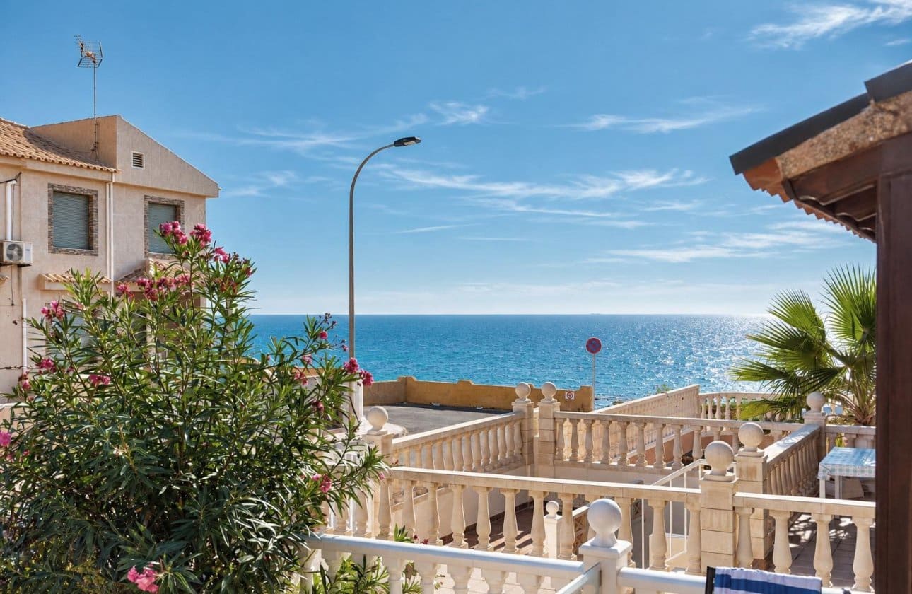 2 bedroom Townhouse for sale in Torrevieja with garage - € 240,000 (Ref: 10142658)