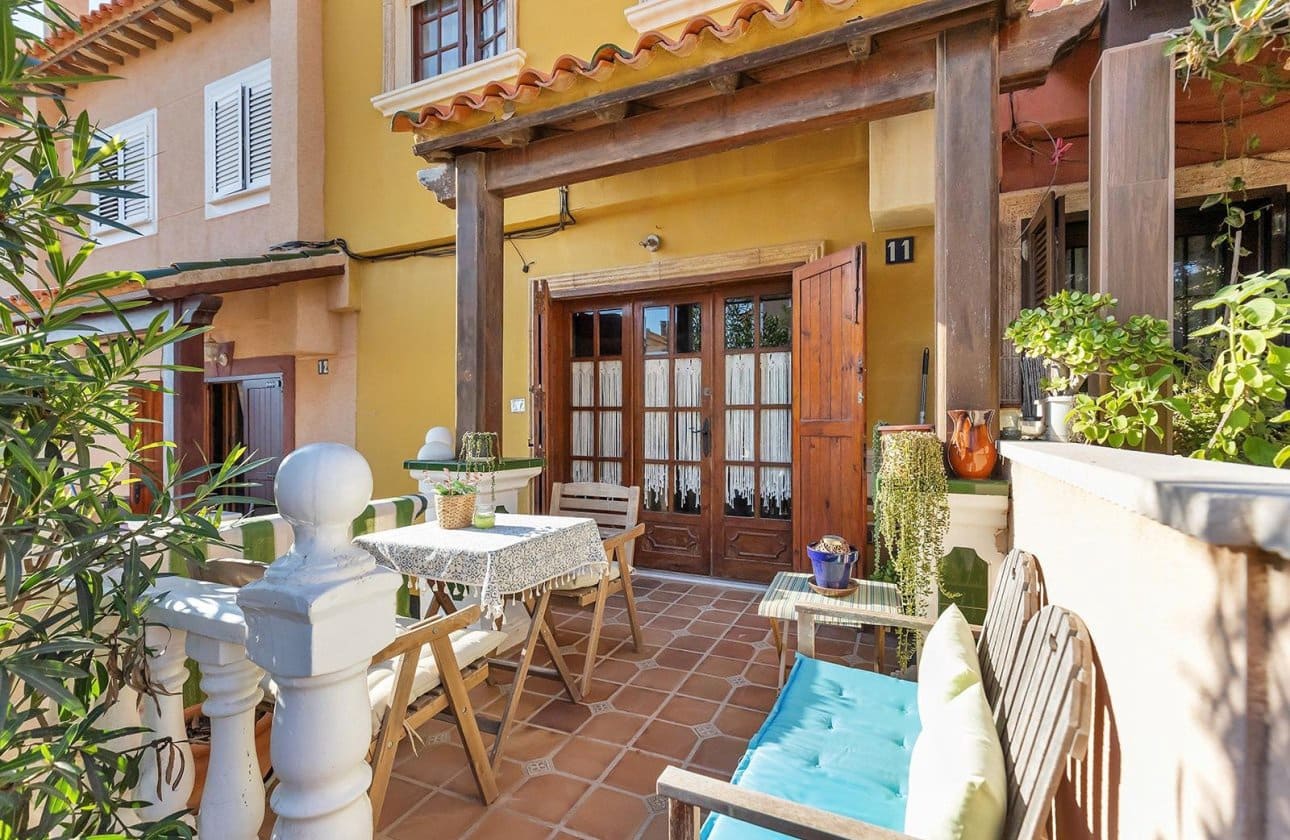 2 bedroom Townhouse for sale in Torrevieja with garage - € 240,000 (Ref: 10142658)