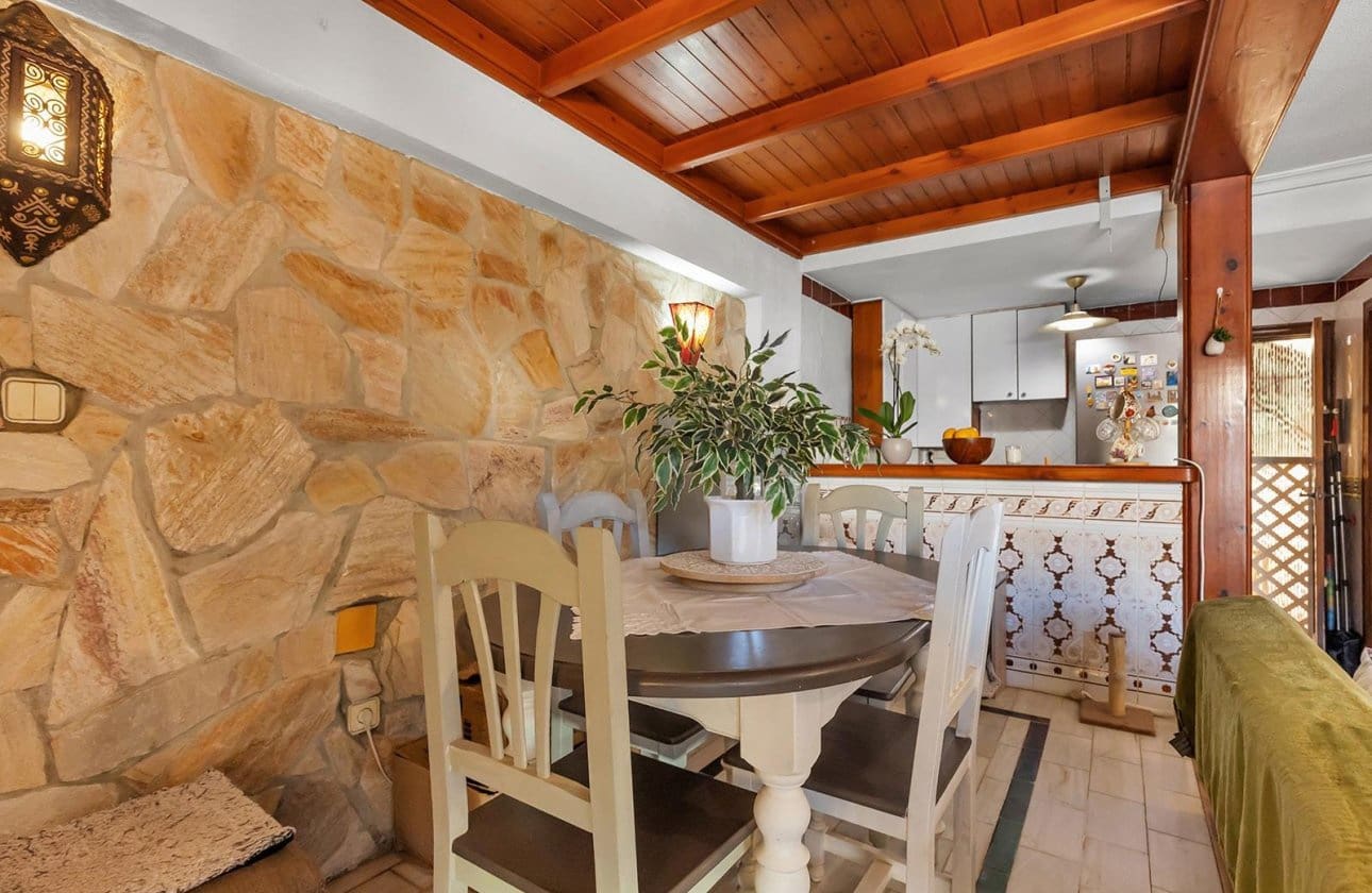 2 bedroom Townhouse for sale in Torrevieja with garage - € 240,000 (Ref: 10142658)