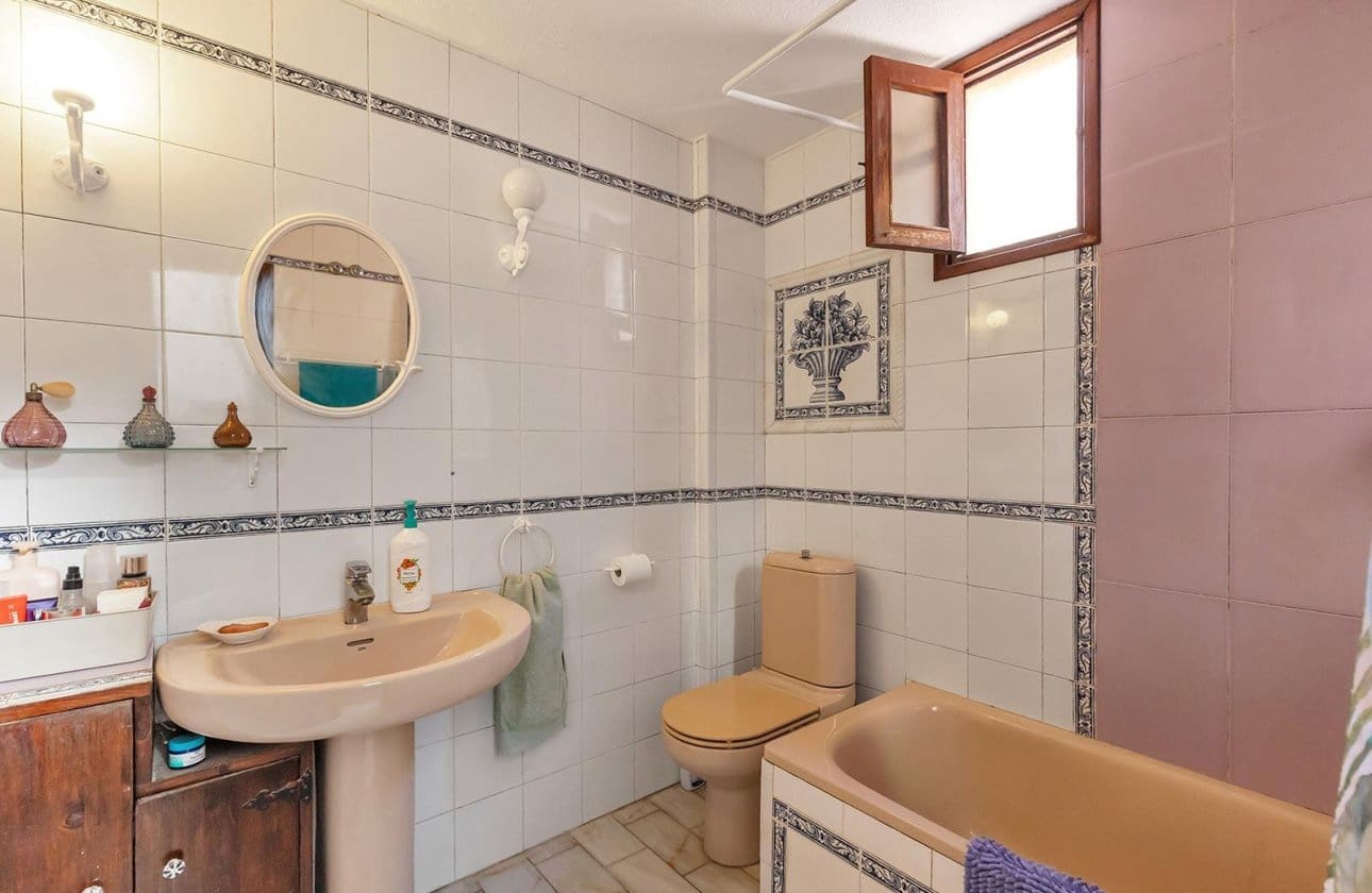 2 bedroom Townhouse for sale in Torrevieja with garage - € 240,000 (Ref: 10142658)