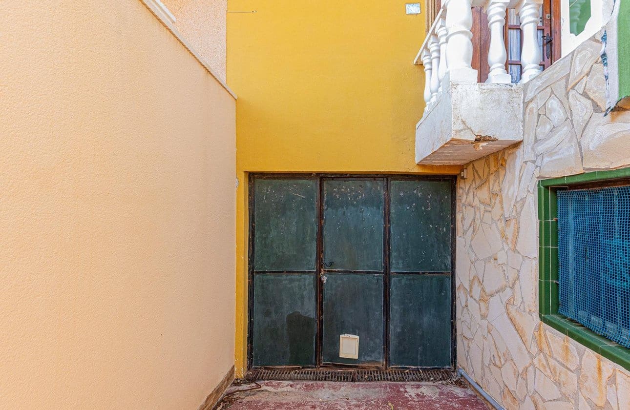 2 bedroom Townhouse for sale in Torrevieja with garage - € 240,000 (Ref: 10142658)