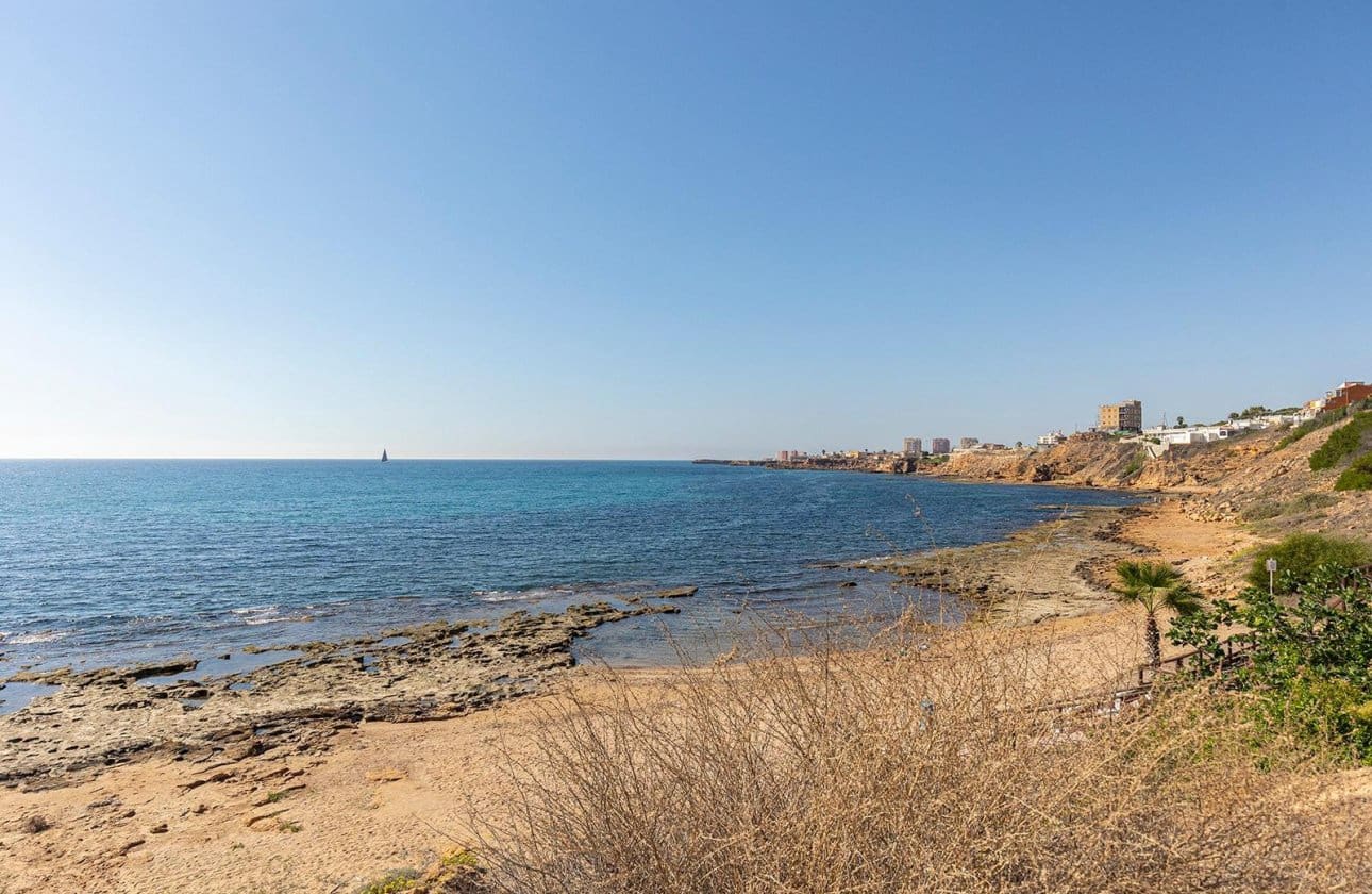 2 bedroom Townhouse for sale in Torrevieja with garage - € 240,000 (Ref: 10142658)
