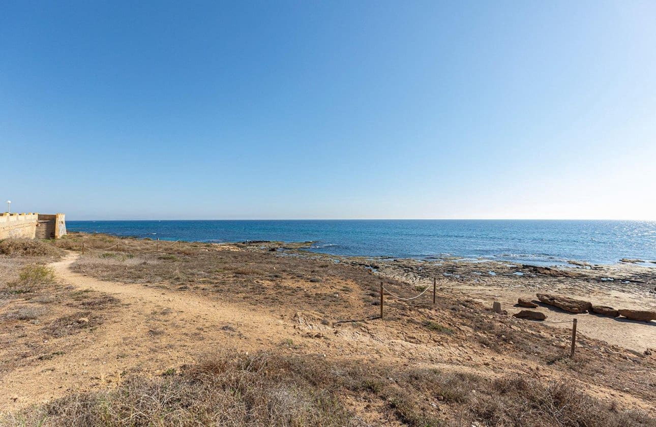 2 bedroom Townhouse for sale in Torrevieja with garage - € 240,000 (Ref: 10142658)