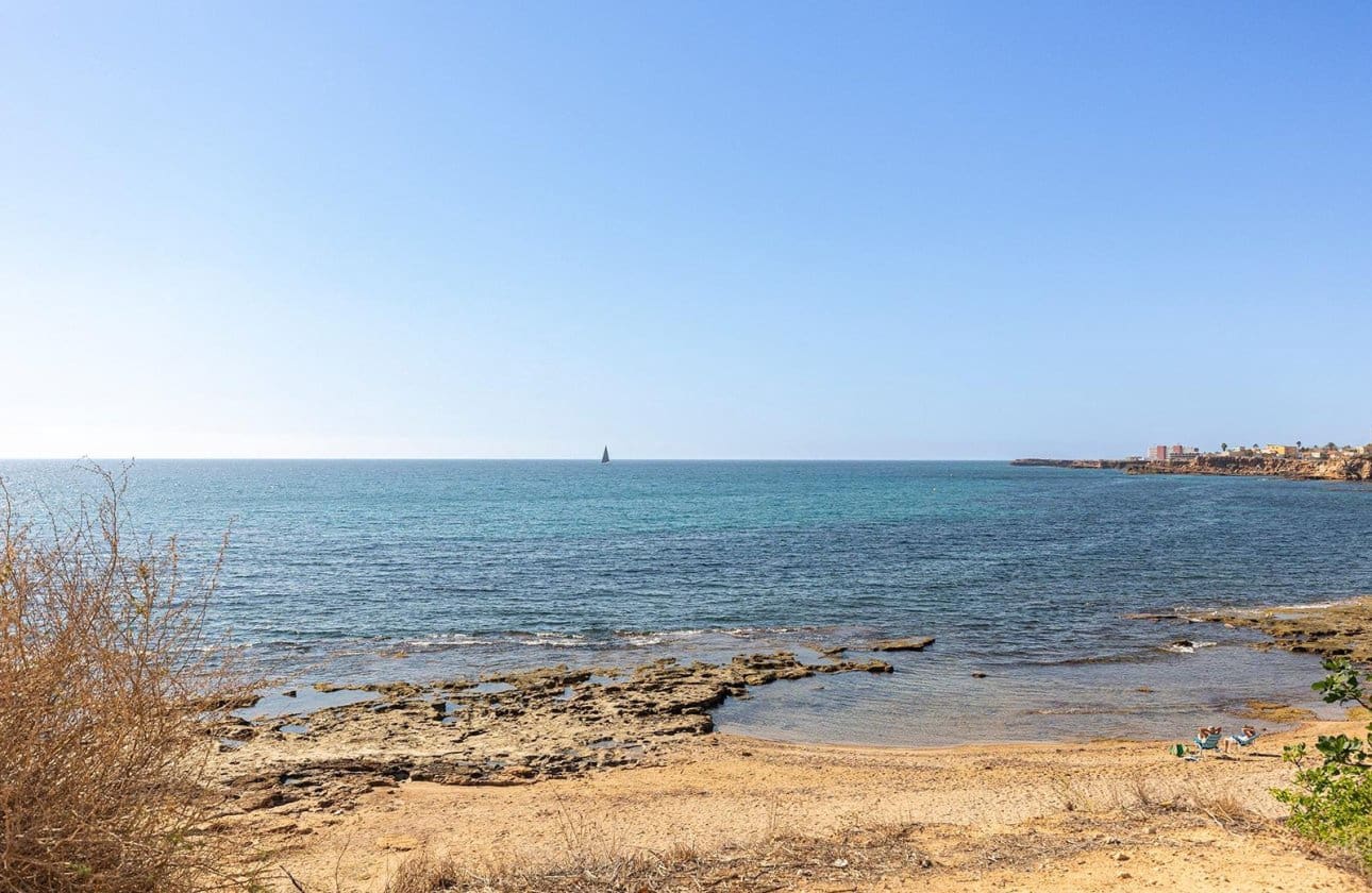 2 bedroom Townhouse for sale in Torrevieja with garage - € 240,000 (Ref: 10142658)