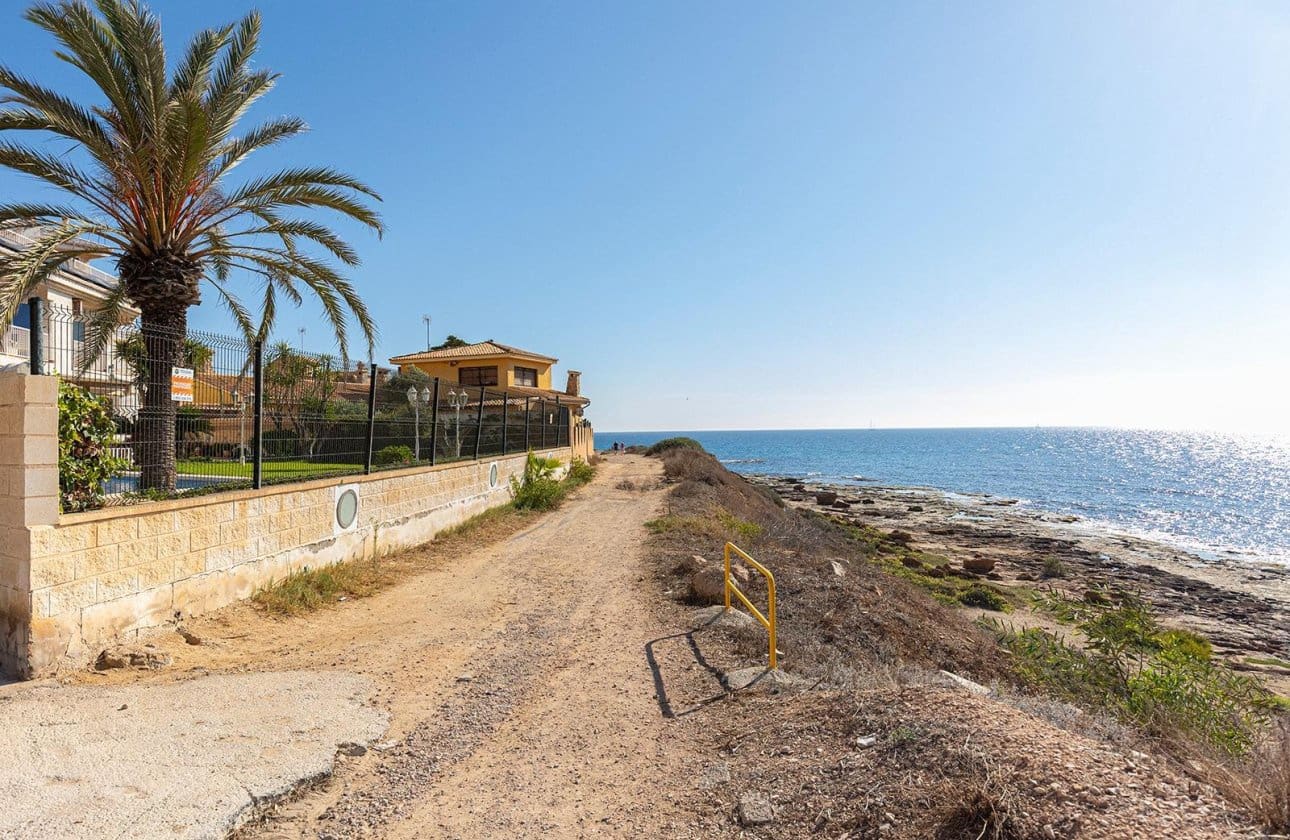 2 bedroom Townhouse for sale in Torrevieja with garage - € 240,000 (Ref: 10142658)