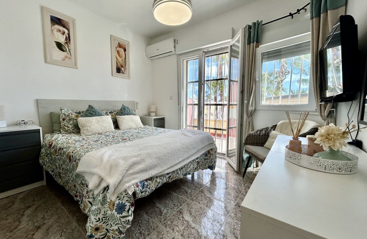 3 soveværelse Byhus til salg i Cabo Roig med swimmingpool garage - € 219.995 (Ref: 10142659)