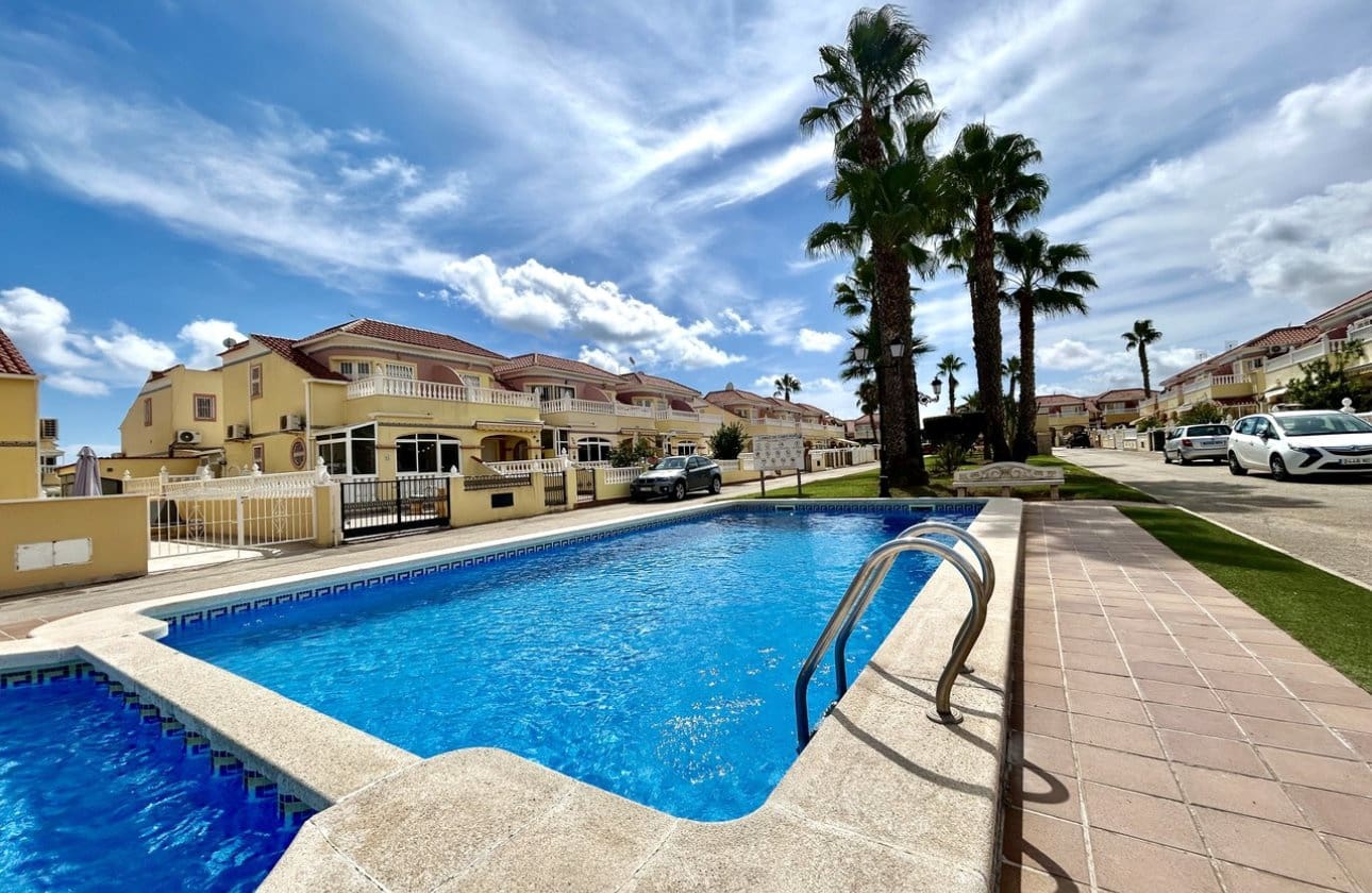 3 soveværelse Byhus til salg i Cabo Roig med swimmingpool garage - € 219.995 (Ref: 10142659)