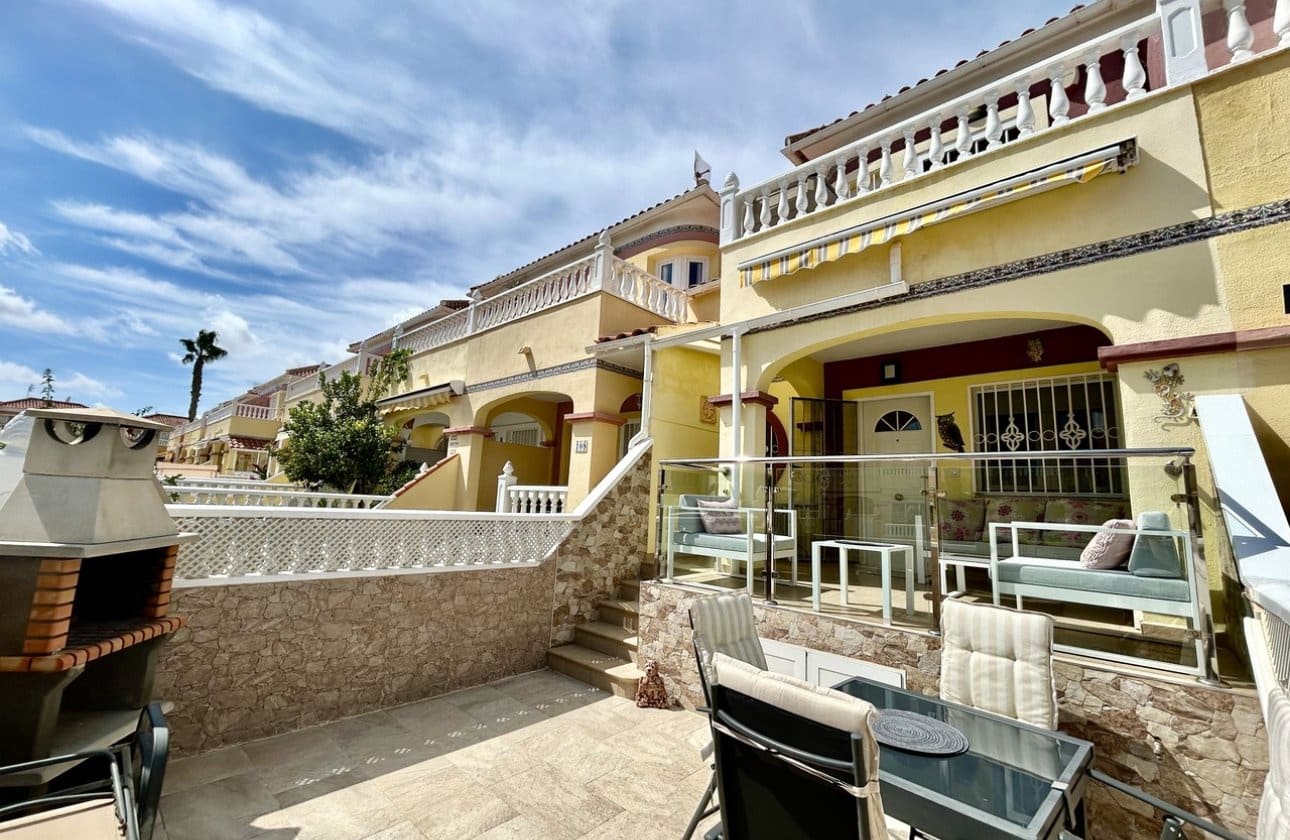 3 soveværelse Byhus til salg i Cabo Roig med swimmingpool garage - € 219.995 (Ref: 10142659)