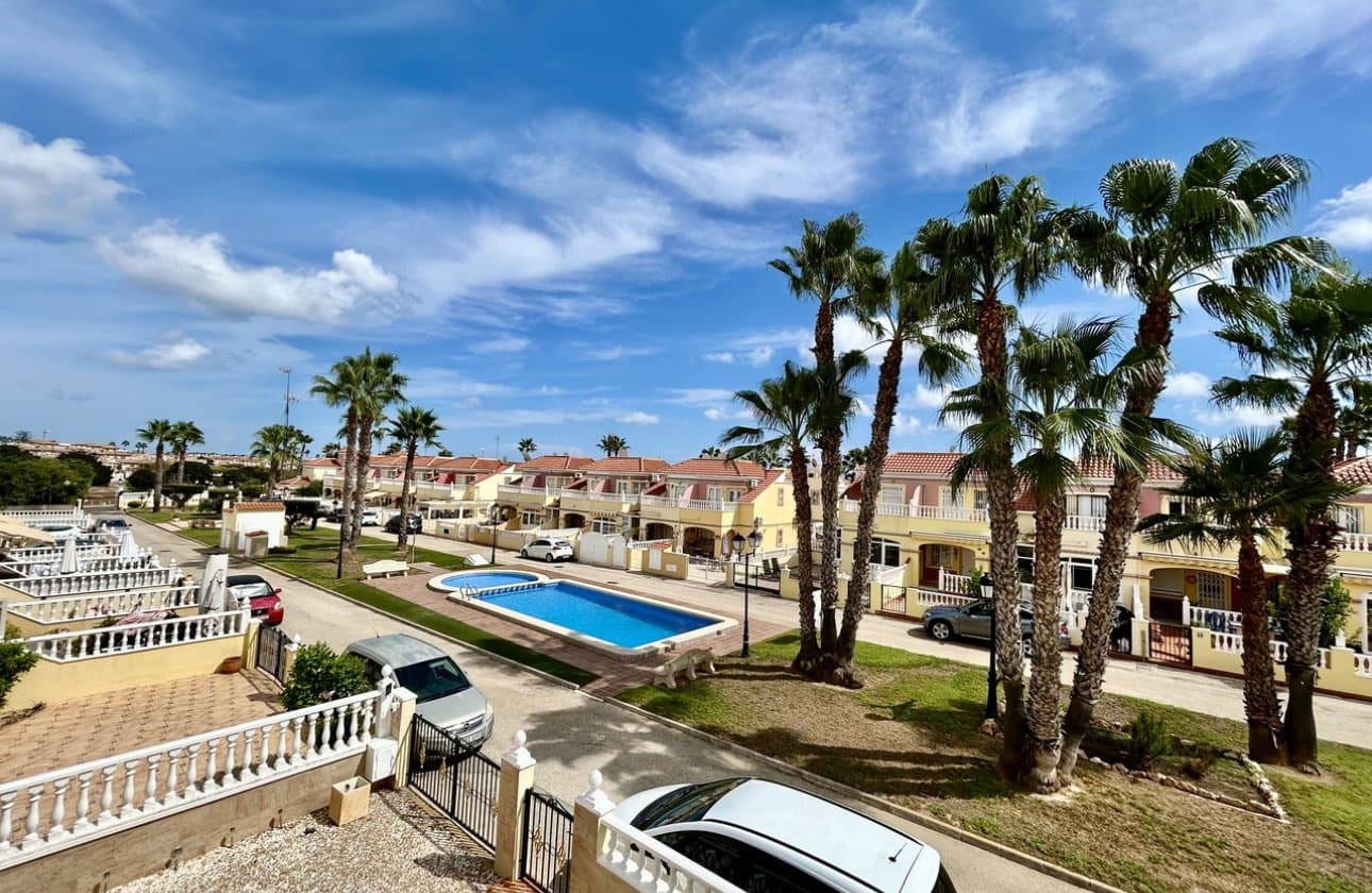 3 soveværelse Byhus til salg i Cabo Roig med swimmingpool garage - € 219.995 (Ref: 10142659)