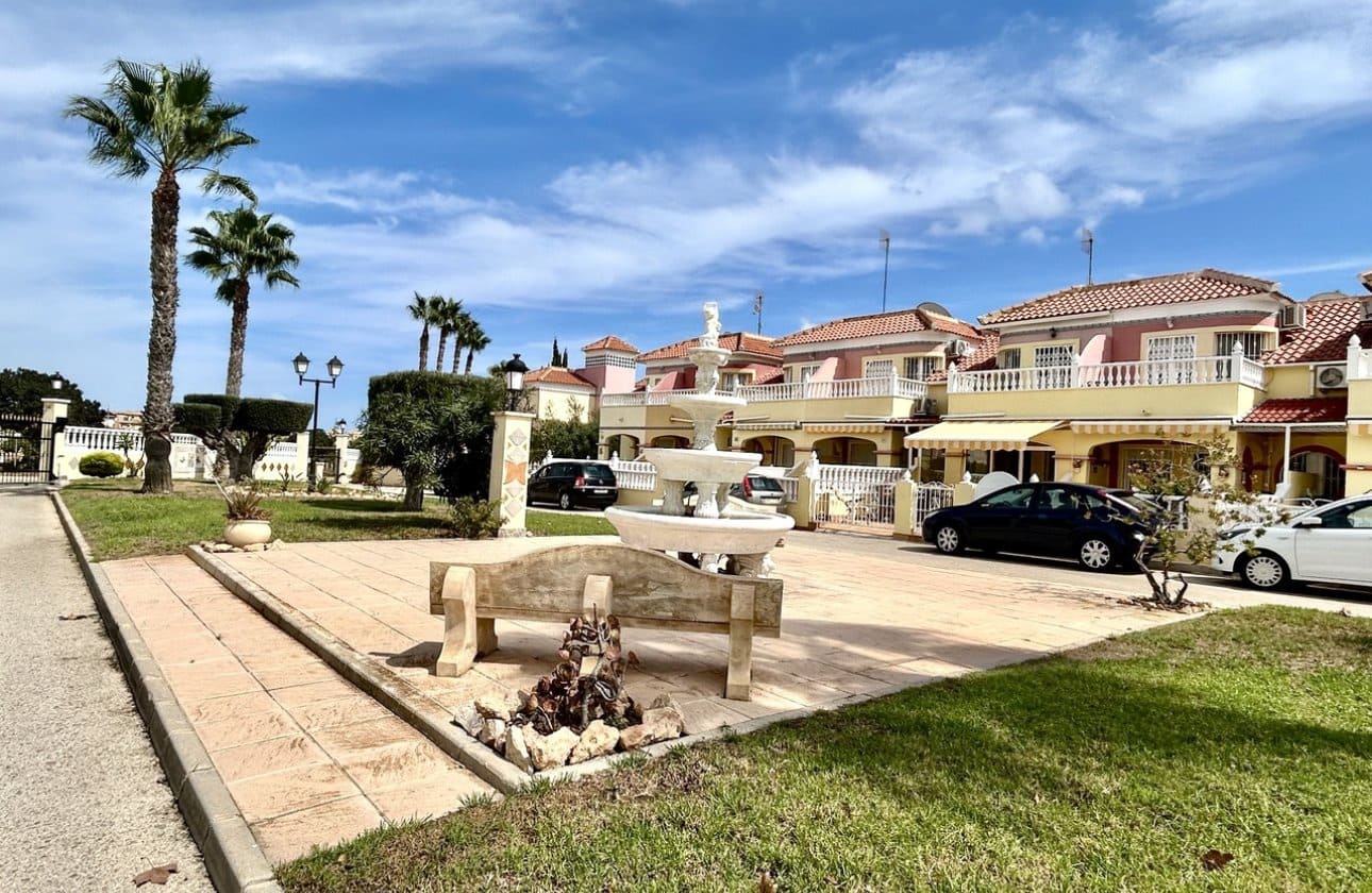 3 soveværelse Byhus til salg i Cabo Roig med swimmingpool garage - € 219.995 (Ref: 10142659)