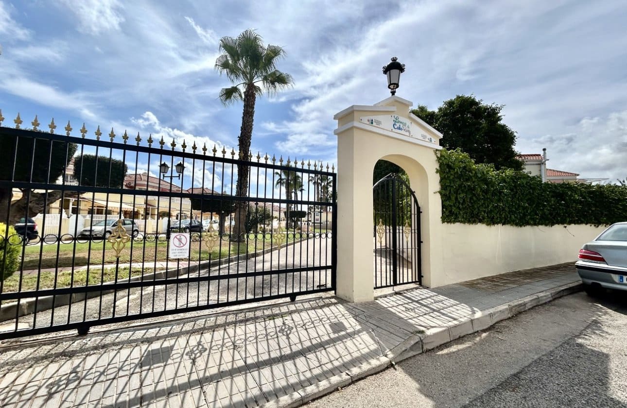 3 soveværelse Byhus til salg i Cabo Roig med swimmingpool garage - € 219.995 (Ref: 10142659)