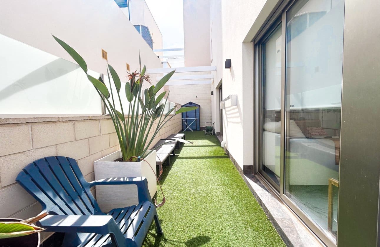 Chalet de 3 habitaciones en Villamartin en venta con piscina - 379.995 € (Ref: 10142660)