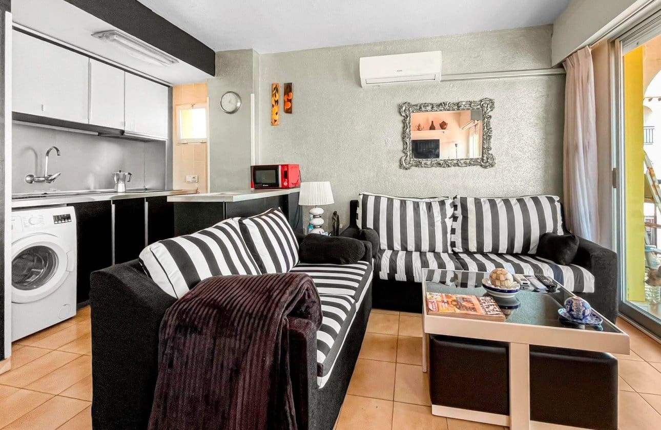 2 soverom Leilighet til salgs i Torrevieja med svømmebasseng - € 145 000 (Ref: 10142666)
