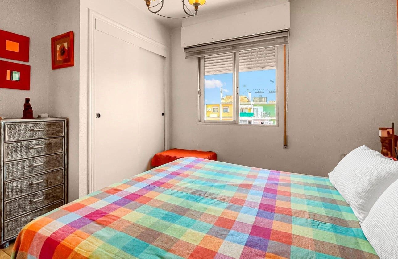 2 soverom Leilighet til salgs i Torrevieja med svømmebasseng - € 145 000 (Ref: 10142666)