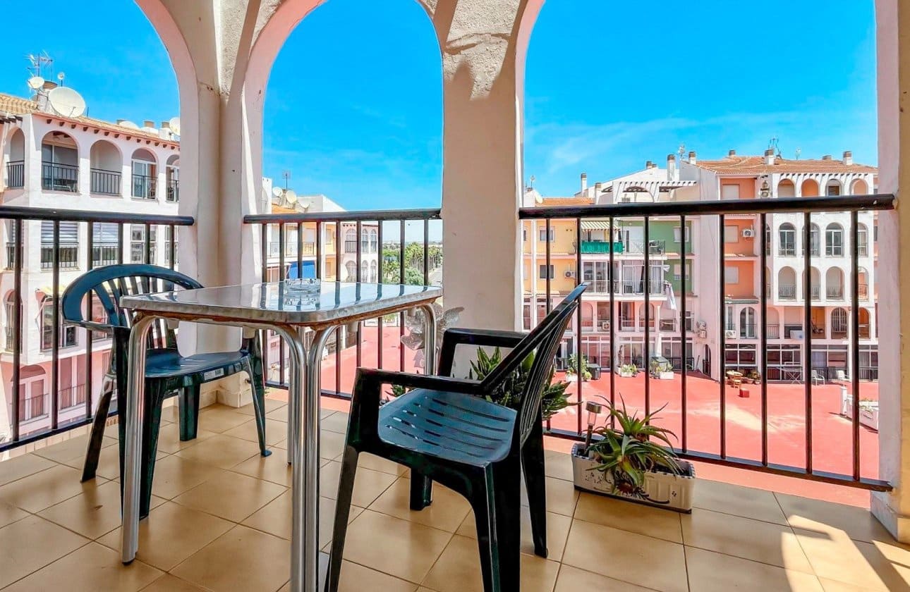 2 soverom Leilighet til salgs i Torrevieja med svømmebasseng - € 145 000 (Ref: 10142666)
