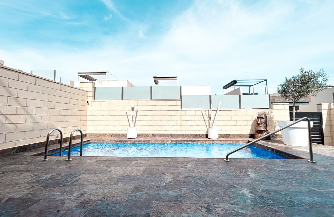3 sovrum Villa till salu i Villamartin med pool - 379 995 € (Ref: 10148285)