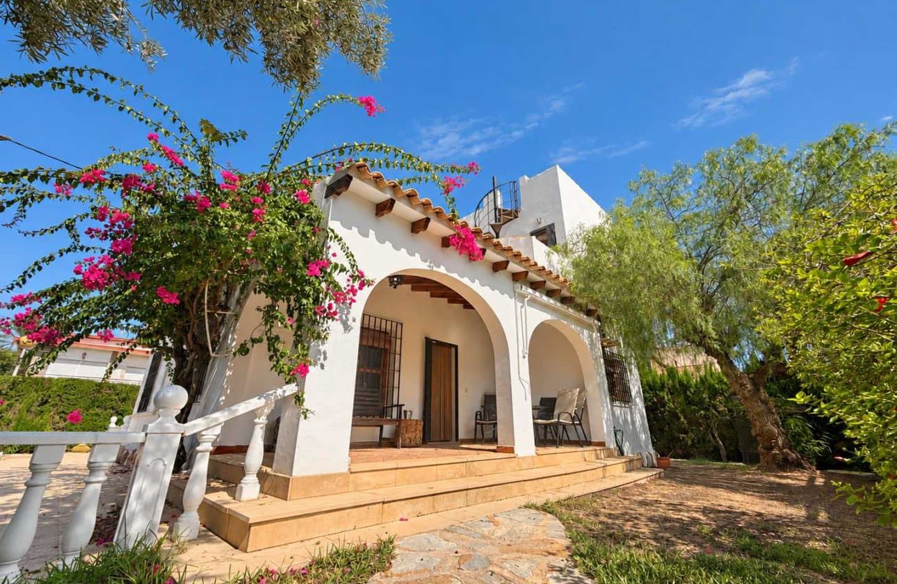 4 bedroom Villa for sale in Cabo Roig with pool garage - € 749,950 (Ref: 10154909)