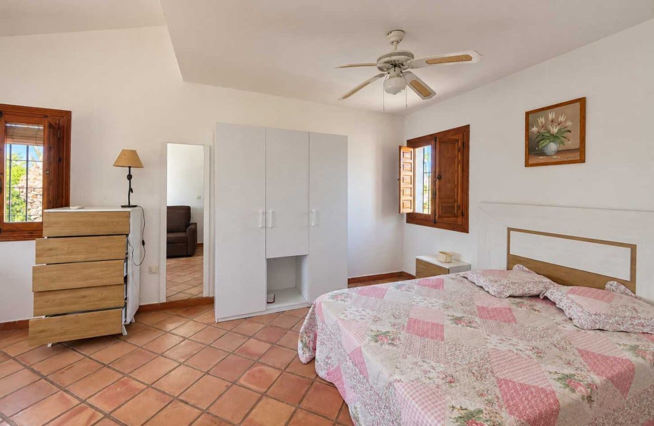 4 bedroom Villa for sale in Cabo Roig with pool garage - € 749,950 (Ref: 10154909)