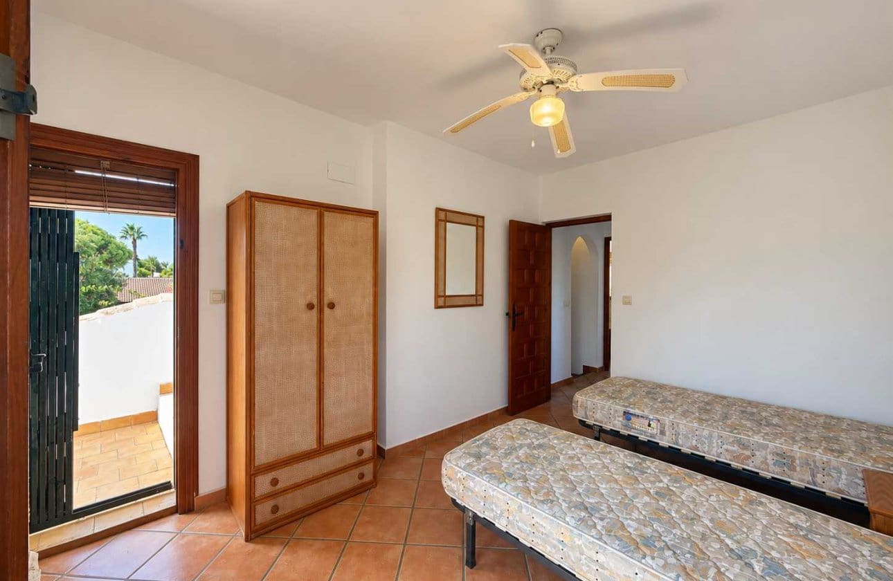 4 bedroom Villa for sale in Cabo Roig with pool garage - € 749,950 (Ref: 10154909)