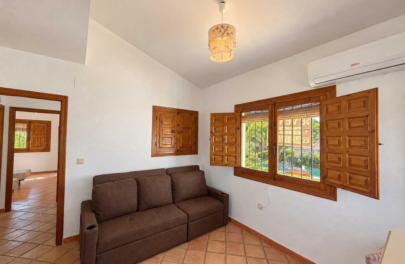 4 bedroom Villa for sale in Cabo Roig with pool garage - € 749,950 (Ref: 10154909)