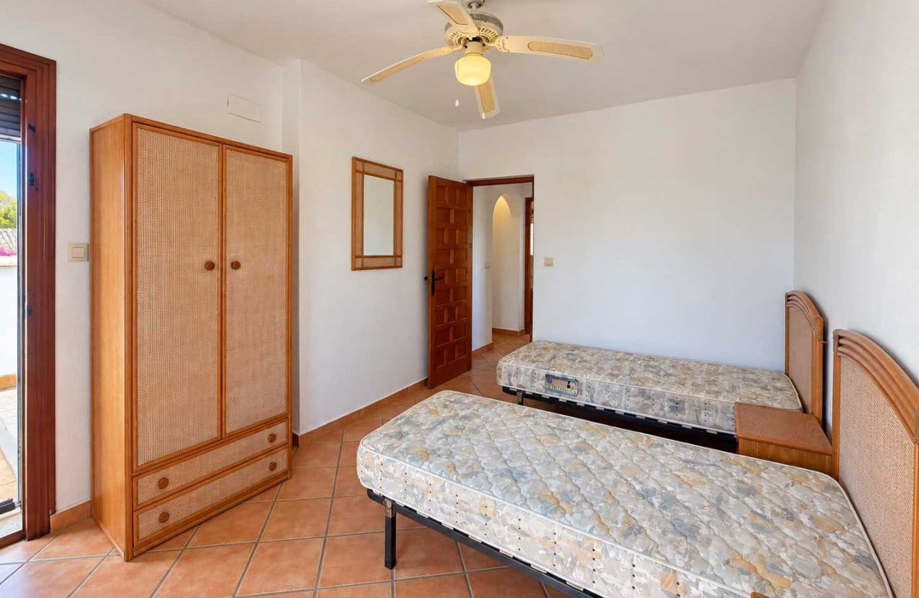 4 bedroom Villa for sale in Cabo Roig with pool garage - € 749,950 (Ref: 10154909)