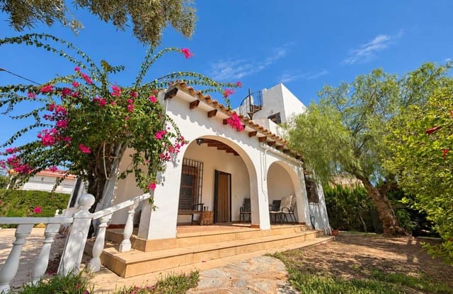 4 bedroom Villa for sale in Cabo Roig, Orihuela with pool garage - € 749,950 (Ref: 10154909)