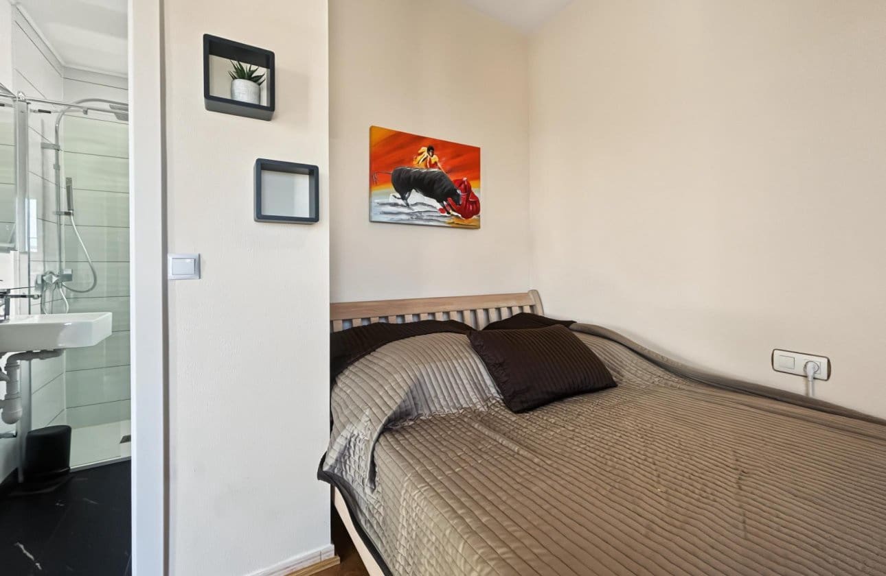 Bungalow de 2 habitaciones en Orihuela Costa en venta con piscina - 193.900 € (Ref: 10159749)