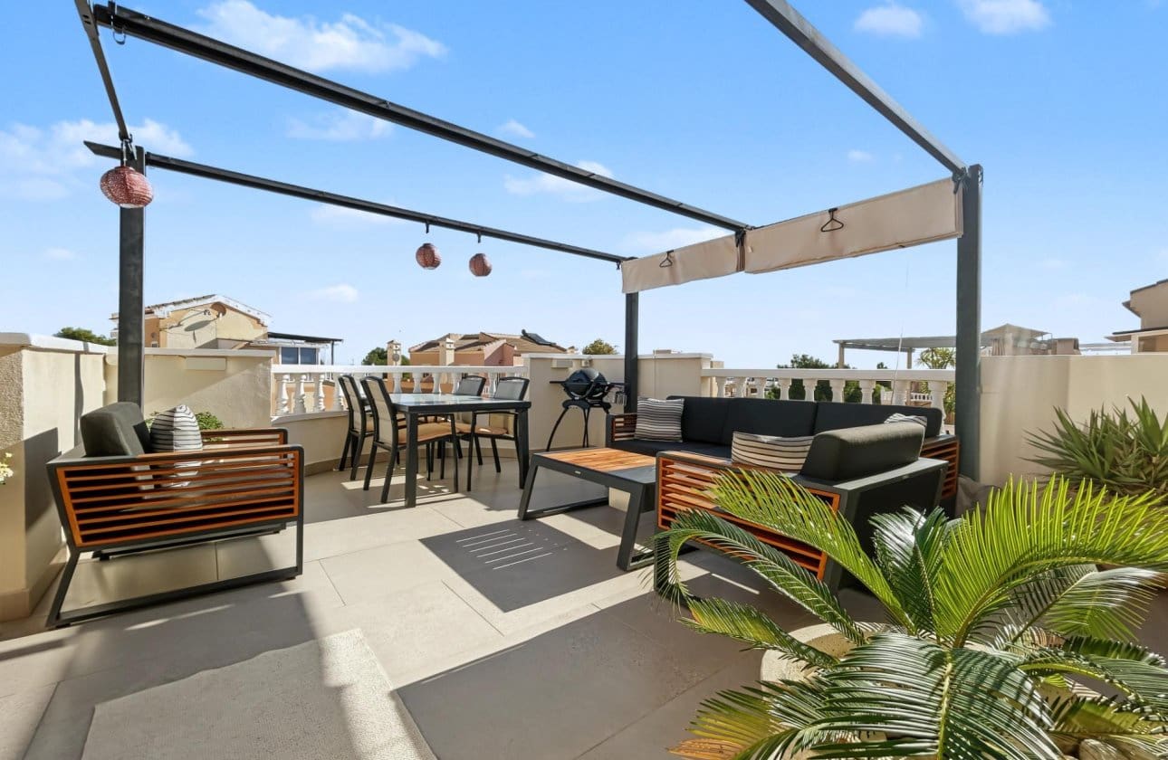 Bungalow de 2 habitaciones en Orihuela Costa en venta con piscina - 193.900 € (Ref: 10159749)