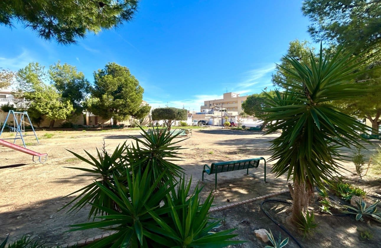 Bungalow de 2 habitaciones en Orihuela Costa en venta con piscina - 193.900 € (Ref: 10159749)