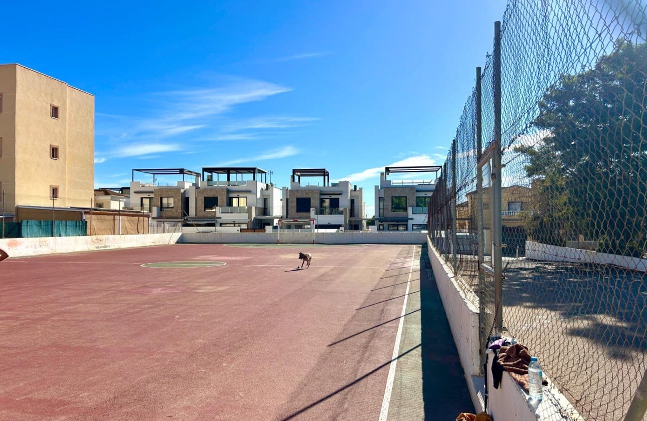 Bungalow de 2 habitaciones en Orihuela Costa en venta con piscina - 193.900 € (Ref: 10159749)