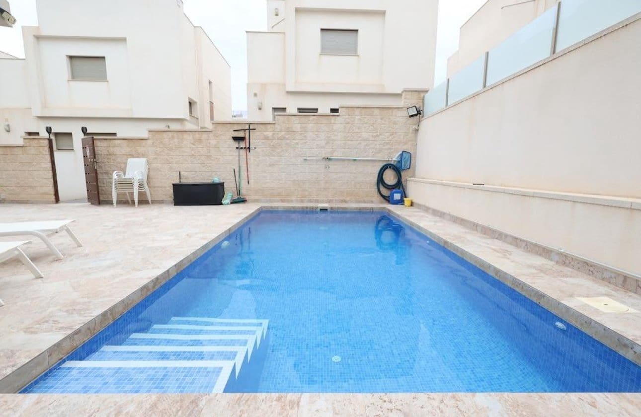 3 slaapkamer Villa te koop in Orihuela Costa met zwembad - € 450.000 (Ref: 10159750)