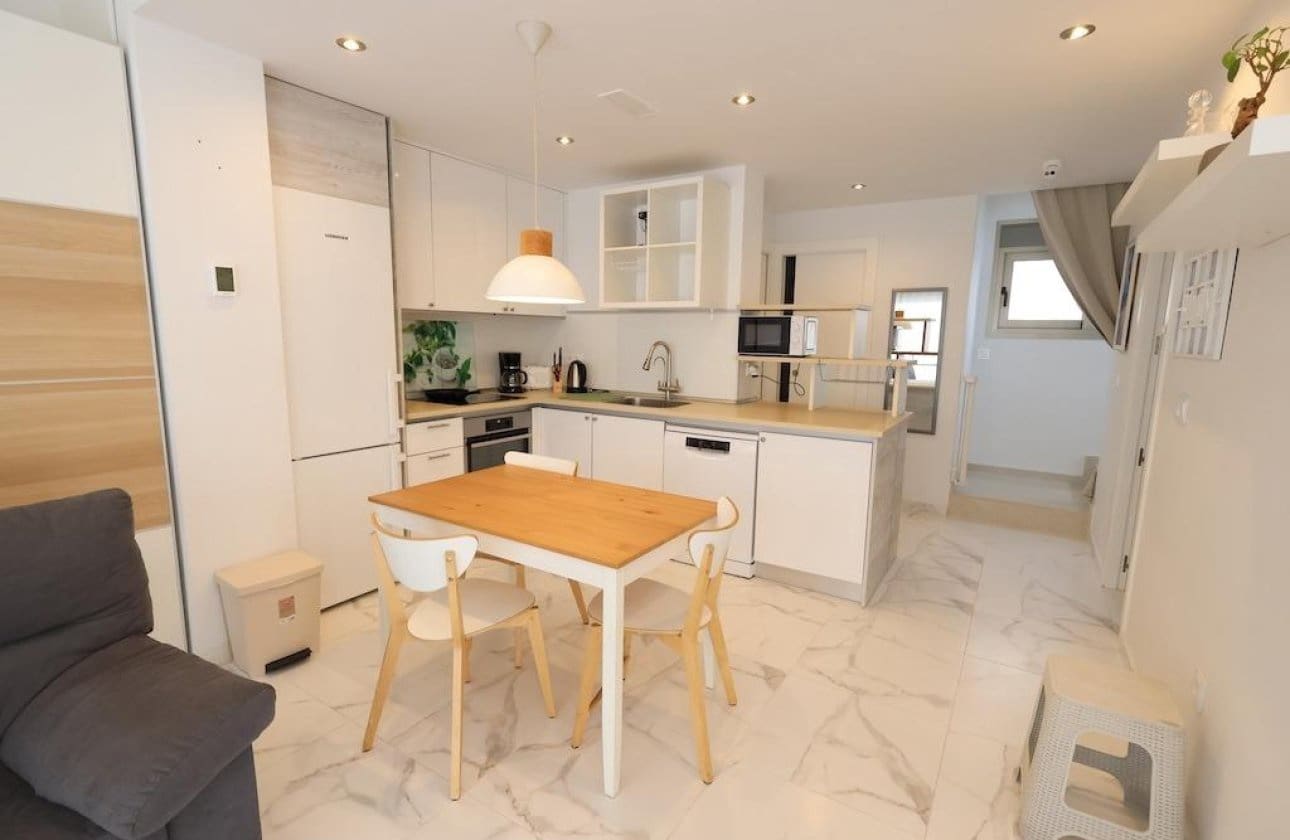 3 slaapkamer Villa te koop in Orihuela Costa met zwembad - € 450.000 (Ref: 10159750)