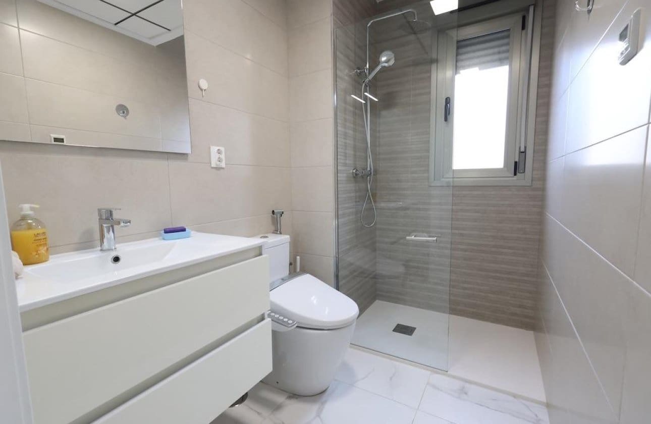 3 slaapkamer Villa te koop in Orihuela Costa met zwembad - € 450.000 (Ref: 10159750)