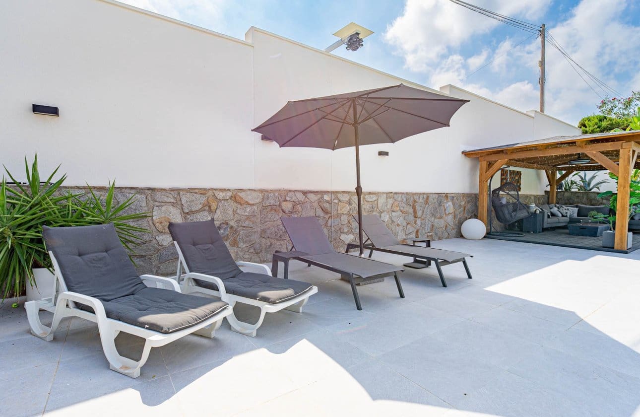 3 bedroom Villa for sale in Villamartin with pool - € 770,000 (Ref: 10164702)